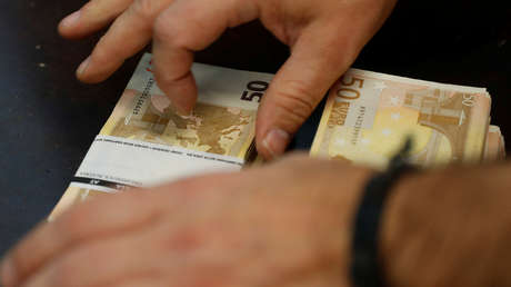 Venezuela: Capturan a dos mujeres que escondían en su ropa interior más de 44.000 euros (FOTO)