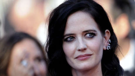 FOTOS: Una actriz francesa causa furor en un supermercado de un pueblo ruso