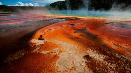 El géiser activo más grande de Yellowstone erupciona de nuevo y los científicos no saben por qué