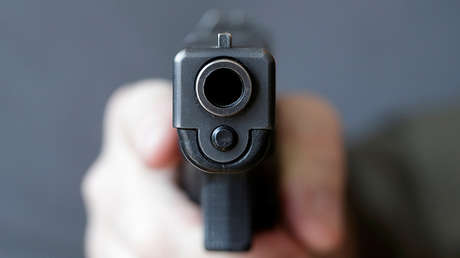 FUERTE VIDEO: Agente brasileña frustra en segundos atraco a mano armada contra mujeres y niños