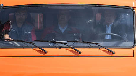 "¡Vámonos!": Putin inaugura el puente de Crimea al volante de un camión Kamaz (VIDEO)