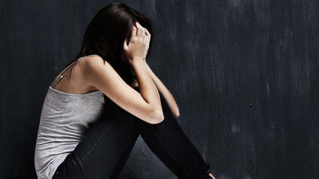 "Esto te pasa por salir con un negro": La historia de la joven que fue rociada con ácido en la cara