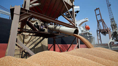 Un misil impacta en un barco turco cargado con trigo ruso (FOTOS)