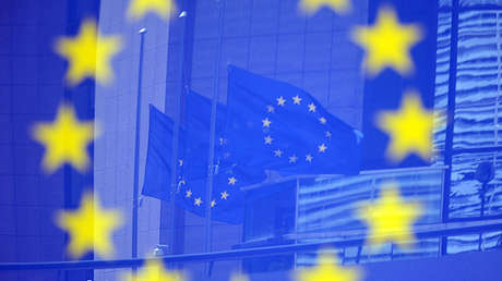 La UE e Irán acuerdan reforzar su diálogo para preservar el acuerdo nuclear