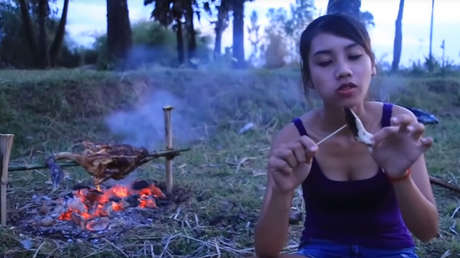 Quiso ser famosa en YouTube y se dedicó a cocinar y comer animales en riesgo de extinción