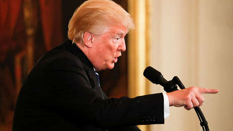 Extraña decisión: Medios de EE.UU. desenmascaran 'sin querer' al topo del FBI en la campaña de Trump