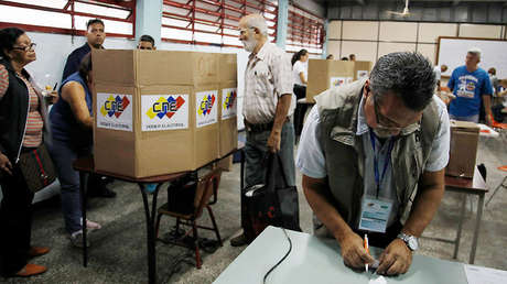 Inicia el cierre de mesas electorales en Venezuela