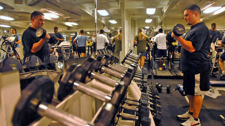 Funda mancuerna para iPhone: Podrá volverse un Schwarzenegger mientras usa su celular