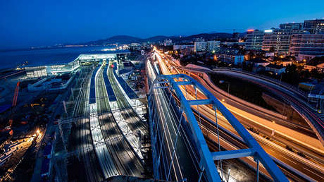 FUERTE VIDEO: Arrolla con el coche a un hombre con el que estaba discutiendo
