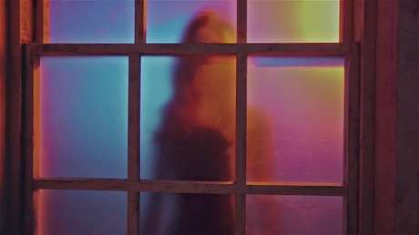 VIDEO: Revisan la cinta de seguridad de una comisaría y descubren una espeluznante presencia