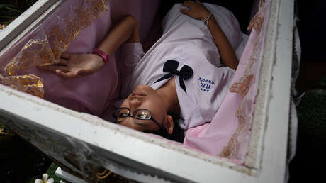 ¿Quieres un descuento para un café? ¡Métete en un ataúd!