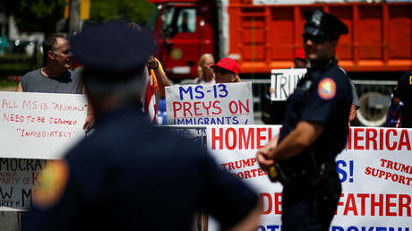 Trump se reúne con familias de víctimas de los "animales" de la pandilla MS-13 