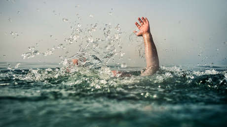 FUERTES IMÁGENES: Tres jóvenes filman con su móvil cómo se ahogan en un estanque de India