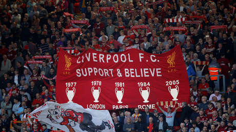 "Manada de perros": Hombres enmascarados atacan brutalmente a hinchas del Liverpool en Kiev (VIDEO)