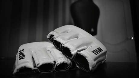 VIDEO: Un luchador de MMA se fractura un dedo del pie tras golpear a su rival en la ingle