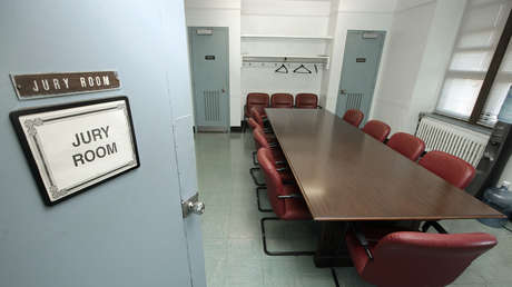 VIDEO: Un recluso custodiado protagoniza una espectacular fuga de un tribunal