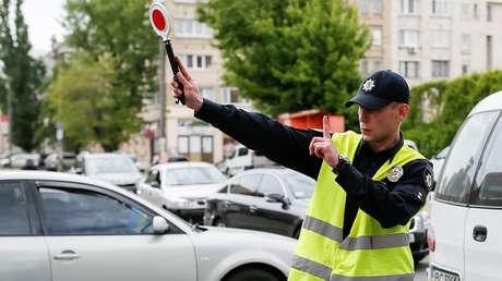'Loca academia de policía': Una joven al volante desata la persecución más absurda y cómica (VIDEO)