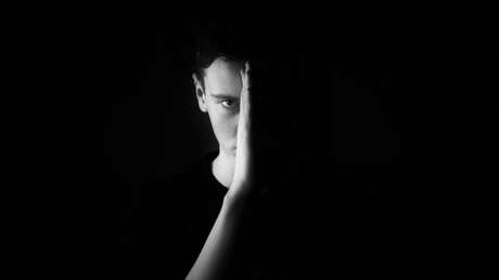 FOTO: Lo hacen pasar por honrado científico de Harvard y en realidad es un actor porno