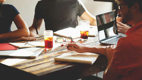 FOTO: Una nueva ilusión óptica con cabezas 'trasplantadas' asombra a la Red