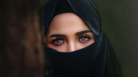 Dinamarca prohíbe llevar velo en los espacios públicos