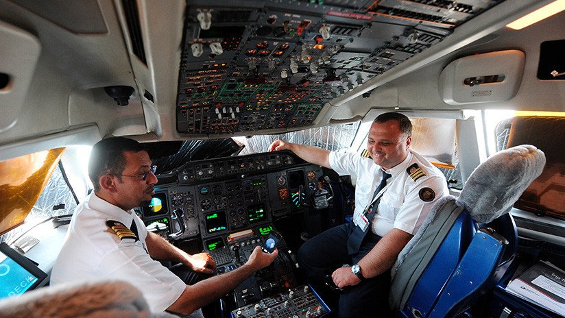 "Cuestión de tiempo": Alertan del riesgo de catastróficos 'hackeos' de aviones en pleno vuelo