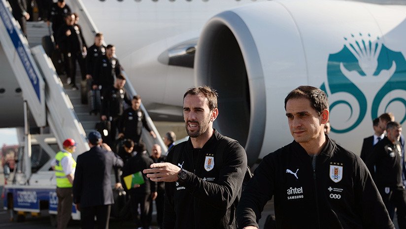 El equipo de Uruguay aterriza en Rusia para el máximo torneo futbolístico