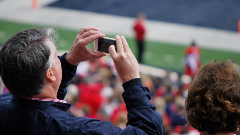 La Liga de Fútbol española espía a los usuarios de su aplicación a través del micrófono del móvil