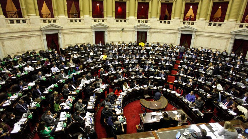 "Se gritó como un gol de Messi": La Cámara de Diputados aprueba la ley de aborto legal en Argentina