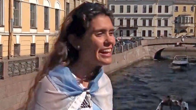 6.000 kilómetros por Messi: Una hincha argentina llega a Rusia haciendo autoestop (FOTOS)