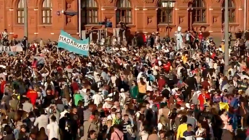 Hinchas de todos los países viven su Mundial aparte en el centro de Moscú