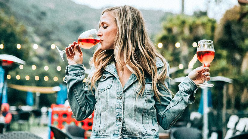 Descubren que el alcohol ayuda a prevenir ataques cardíacos