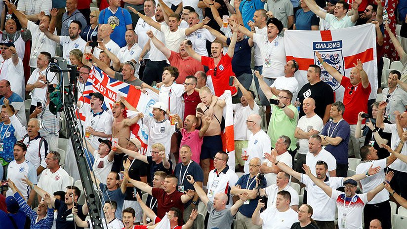 VIDEO: Hinchas ingleses hacen saludo nazi en la ciudad rusa más golpeada en la II Guerra Mundial