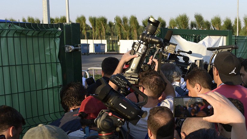 VIDEO: Expulsarían del Mundial a dos reporteros paraguayos por ofender en guaraní a unos hinchas