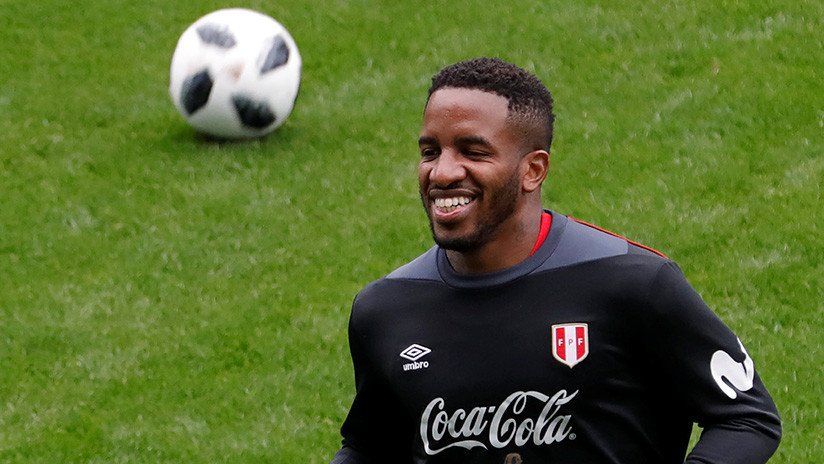 El delantero peruano Jefferson Farfán es hospitalizado tras sufrir un golpe en la cabeza