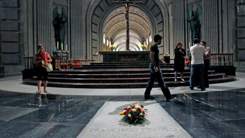 España: Sánchez quiere exhumar los restos de Franco en julio