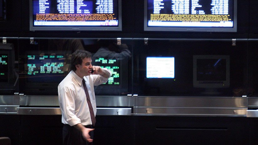 ¿Caída libre? La bolsa argentina cae casi un 10 % y se dispara el riesgo país
