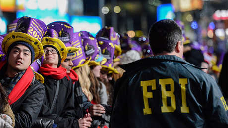 VIDEO: Un agente del FBI da una voltereta en una discoteca y dispara a un espectador