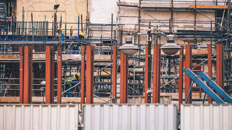 VIDEO: Momento terrible en que dos niños chinos son sepultados bajo una pila de ladrillos