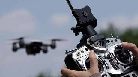 VIDEO: Dron filma cómo es salvado en el último momento de caer al agua 