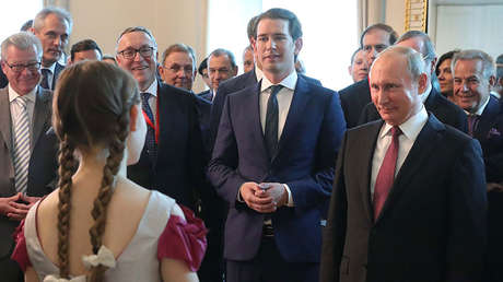 VIDEO: Niña prodigio del piano deja a Putin con la boca abierta durante su visita a Austria