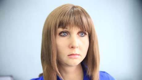 "¿Tienes novio?": Dos robots rusos coquetean en medio de personas durante una conferencia (VIDEO)