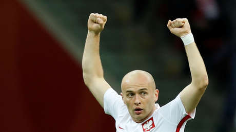 'Kung Fu Pazdan': Futbolista polaco salva a una "bella" periodista con un remate de derecha (VIDEO)