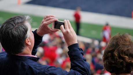 La Liga de Fútbol española espía a los usuarios de su aplicación a través del micrófono del móvil