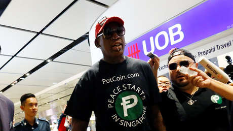 Sin invitación: El exbaloncestista Dennis Rodman llega a Singapur a la cumbre entre Trump y Kim