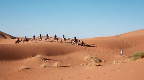 Científicos logran obtener agua potable del aire en el desierto