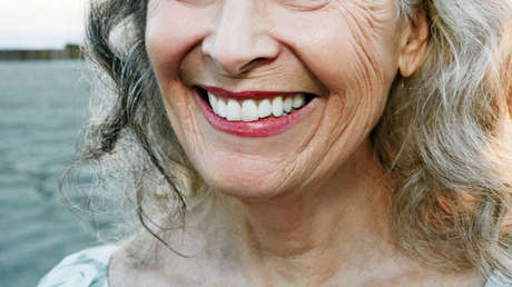 VIDEO: Abuela rusa causa hilaridad durante un reporte en vivo de un corresponsal brasileño