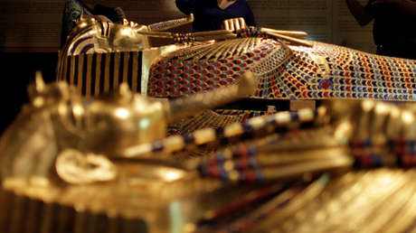 Velan a mujer vestida de faraona: "Dijo que la enterraran con ese atuendo"