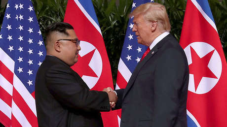 "Habla y su gente se levanta para prestarle atención": Lo que Trump 'envidia' de Kim Jong-un