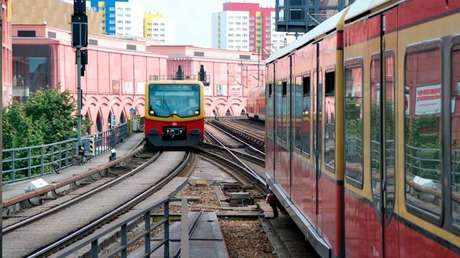 Acuchillan a dos mexicanos en un tren urbano en Berlín