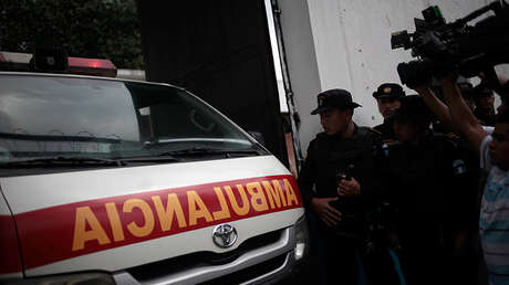 FOTOS, VIDEO: Al menos 10 muertos tras caer un bus escolar a un barranco en Guatemala